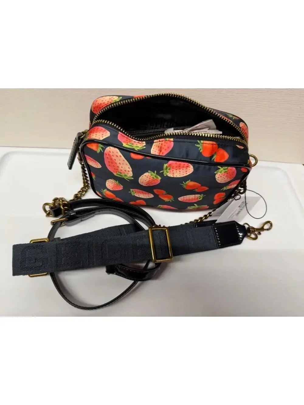 Kurt Geiger London Strawberry Camera Bag 🍓 Crossbody (Chain + Guitar Strap) NWT - Picture 8 of 11